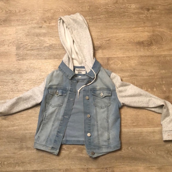 Jean jacket with sweatshirt sleeves and hood - Picture 1 of 5